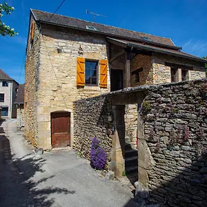 maison-en-pierres-au-coeur-du-village-medieval-de-villeneuve.midi-pyreneeshotels.com/