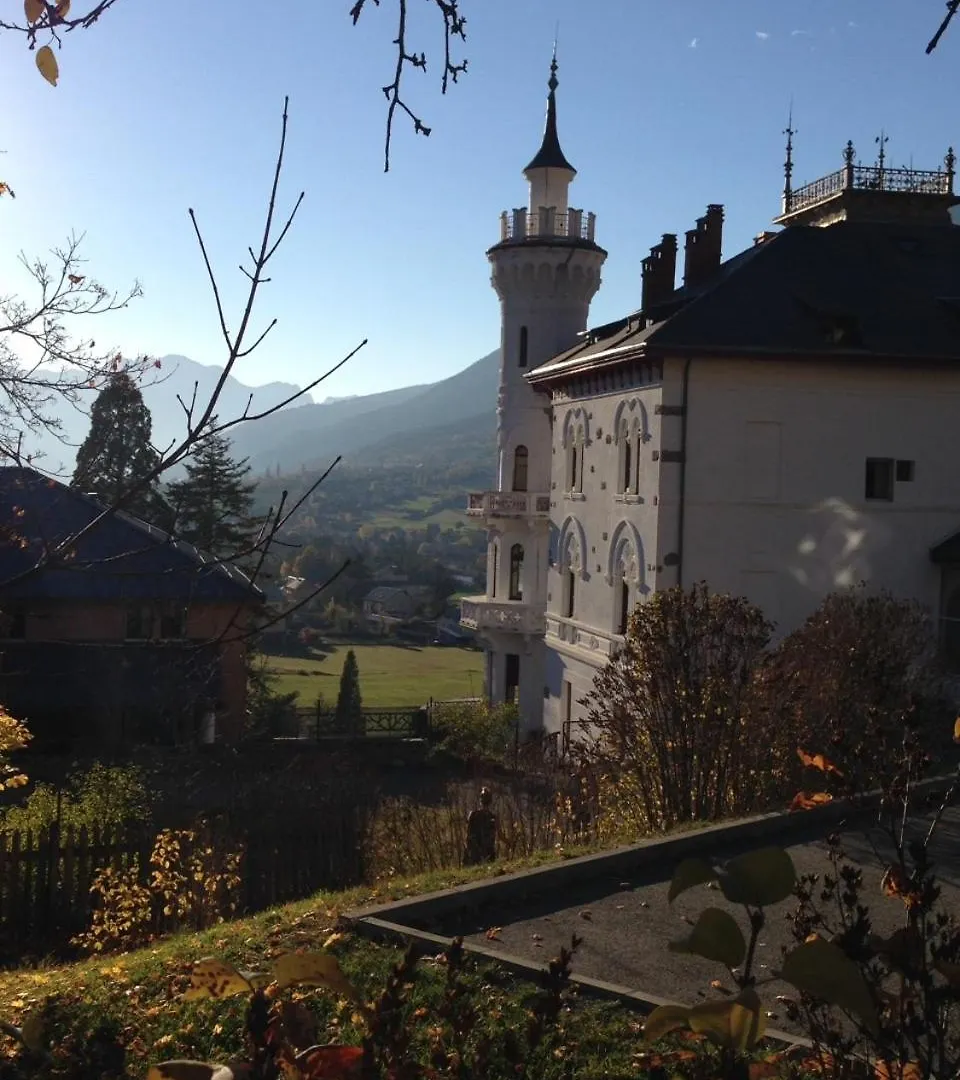 Appartement Duplex avec piscine et sauna à Jausiers France